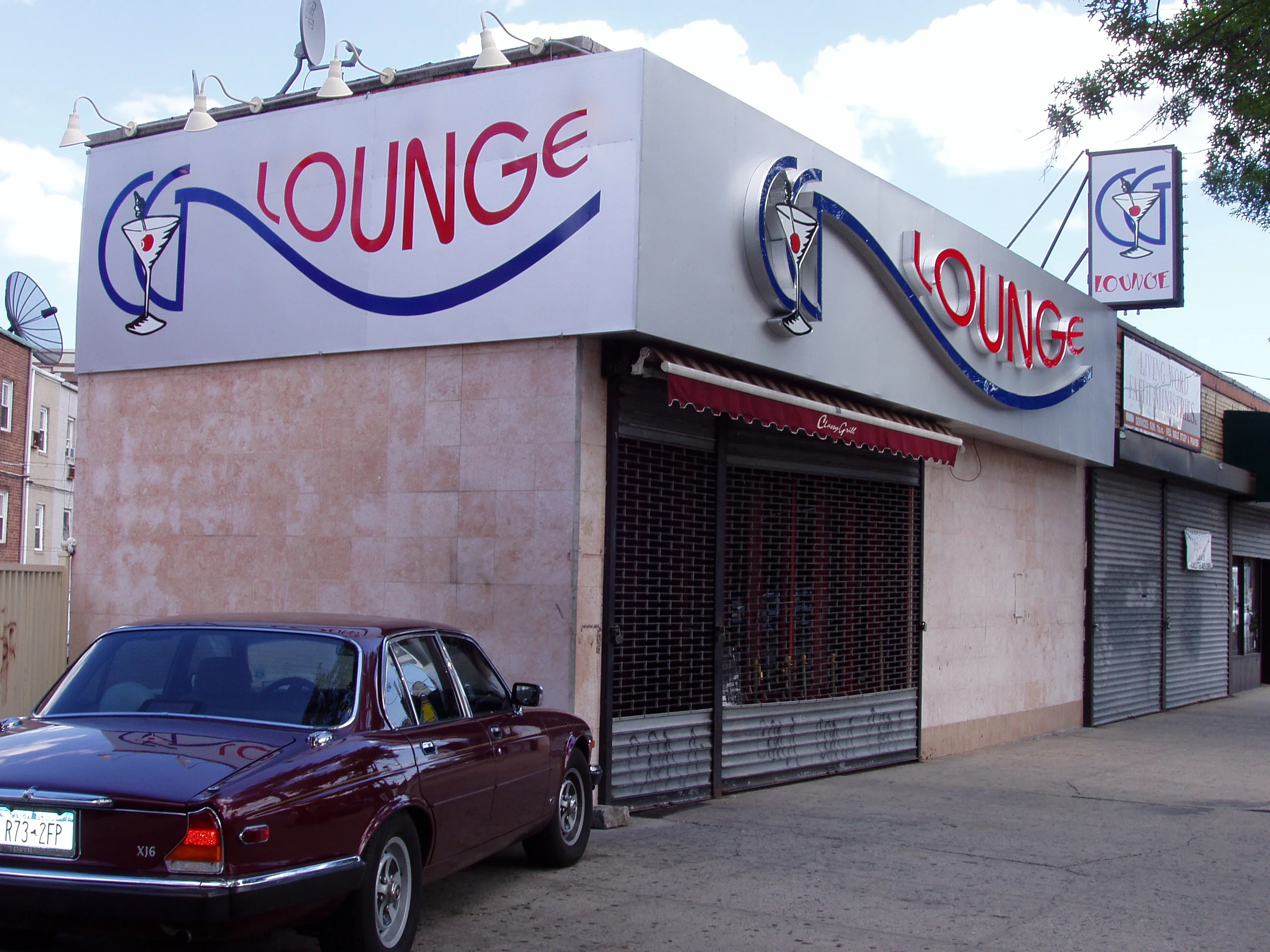 channel letters and blade sign illluminated lounge