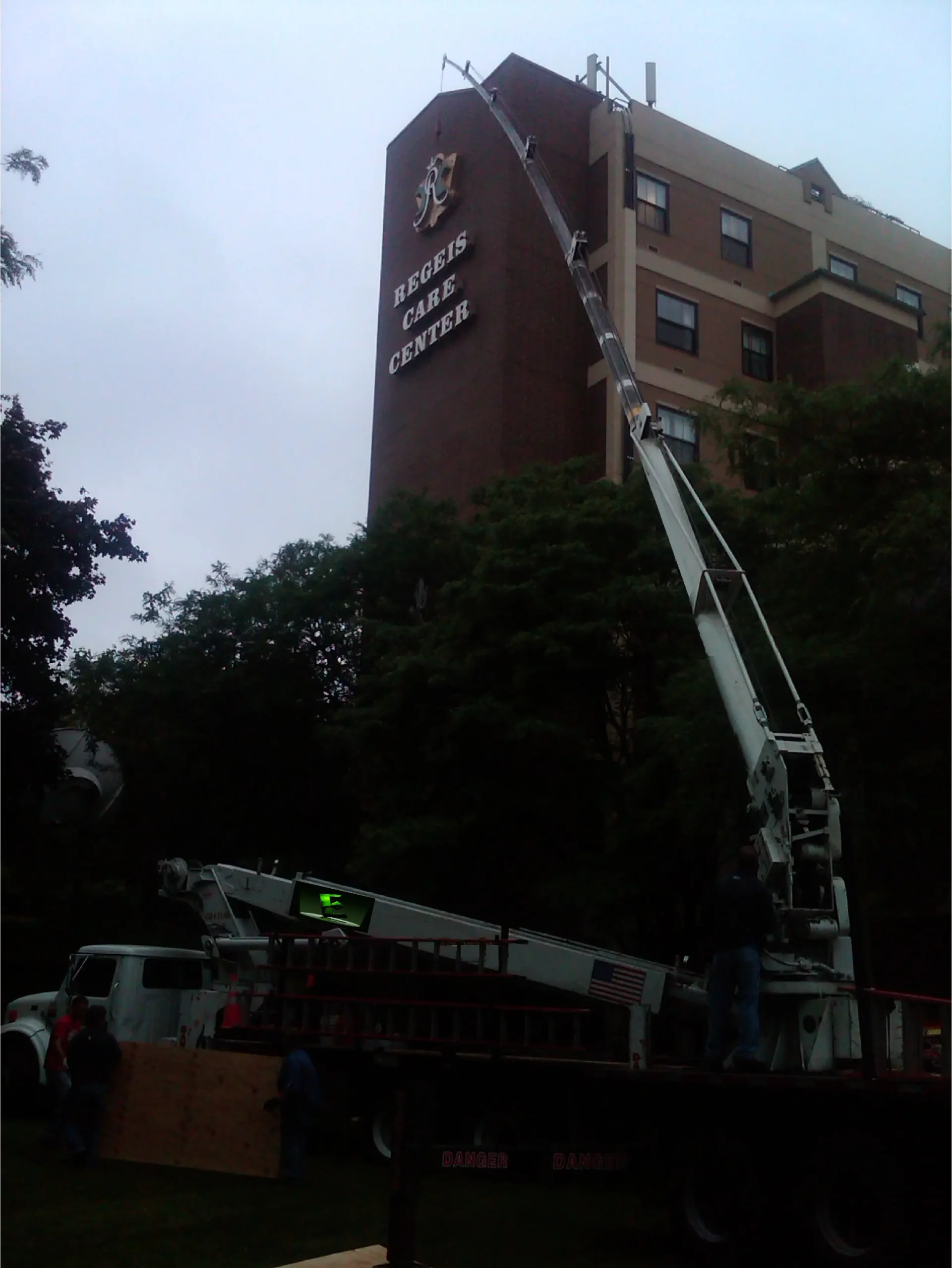 crane installation regeis care