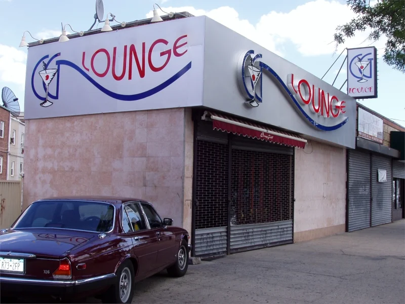 channel letters and blade sign illluminated lounge