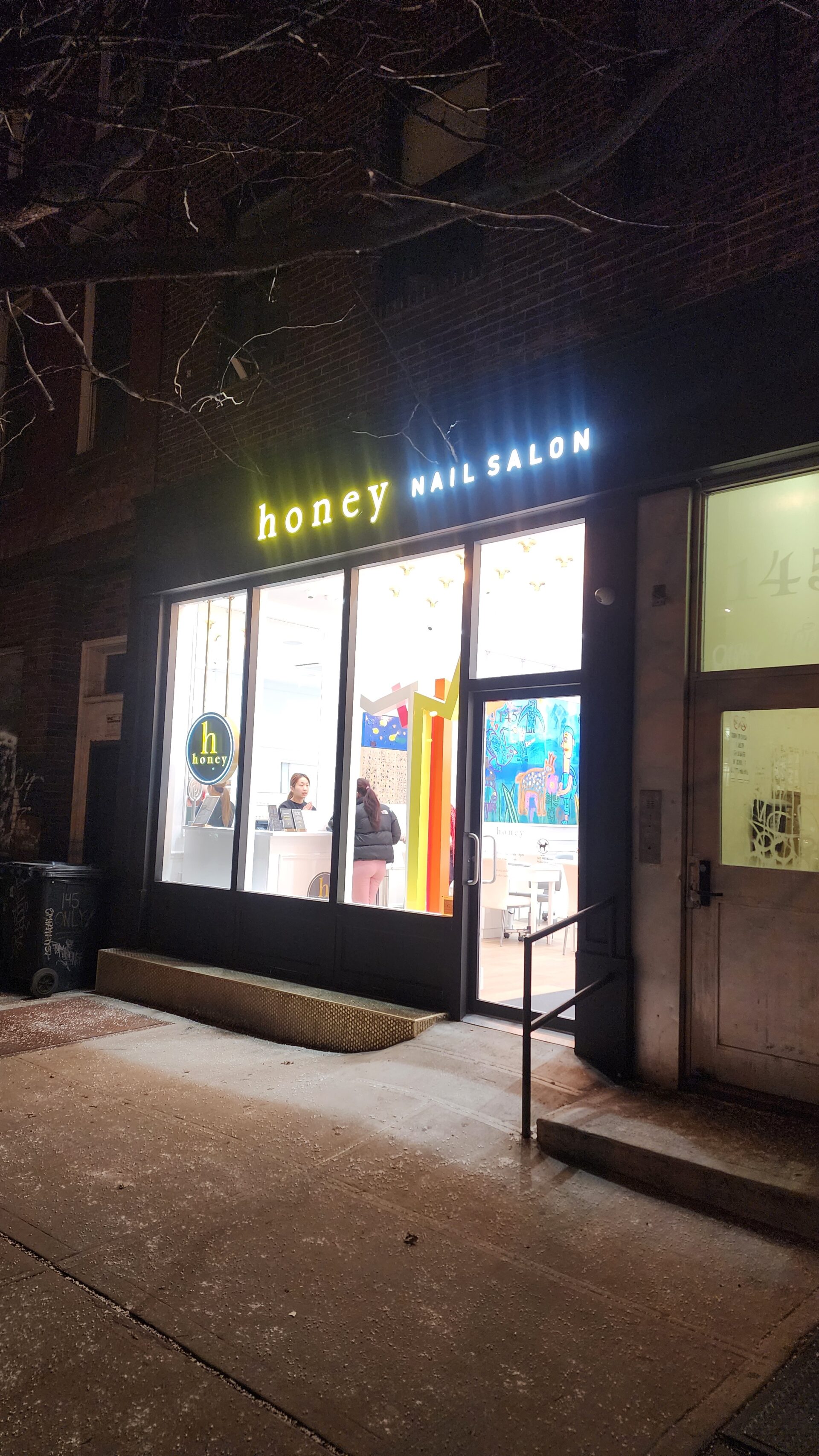 illuminated sign honey nail salon